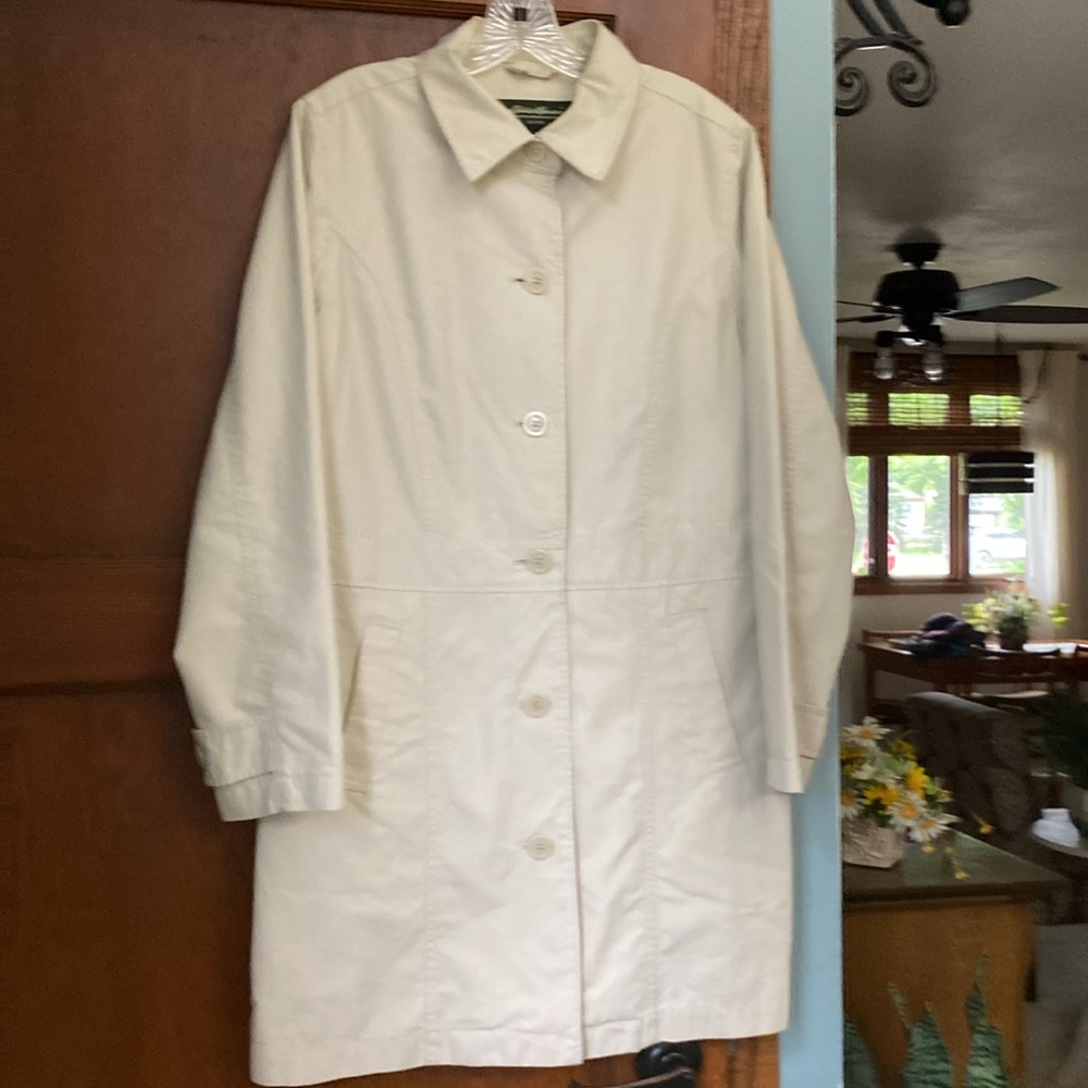 Eddie Bauer fitted spring coat